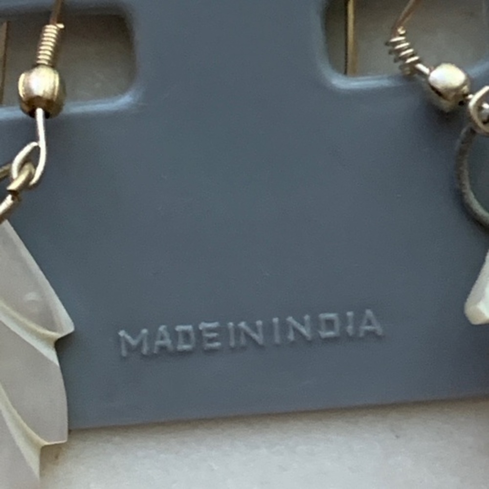 Mother of Pearl Dangle Earrings New Old Stock - Picture 11 of 17